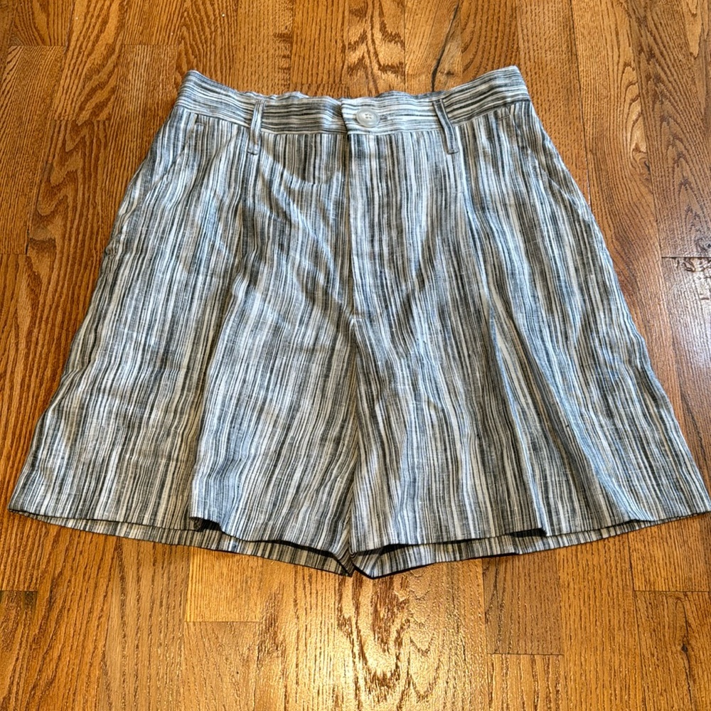 Karen Kane 100% linen shorts white and black/grey/blue size Xs